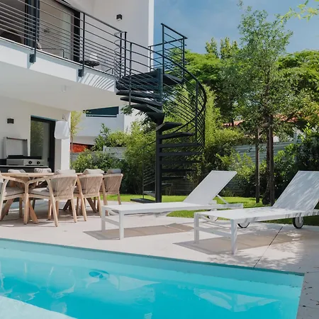 Cordouan Avec Piscine En Bord De Royan
