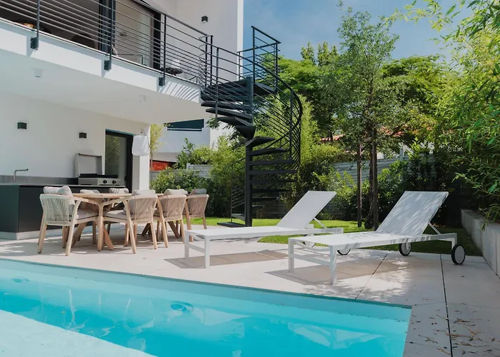 Cordouan Avec Piscine En Bord De Royan