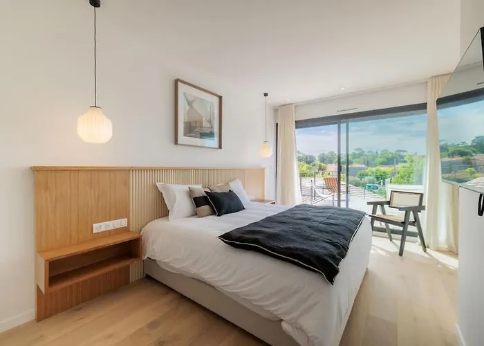 Cordouan Avec Piscine En Bord De