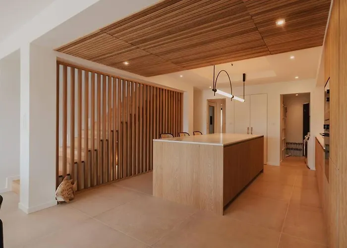 Cordouan Avec Piscine En Bord De 鲁瓦扬